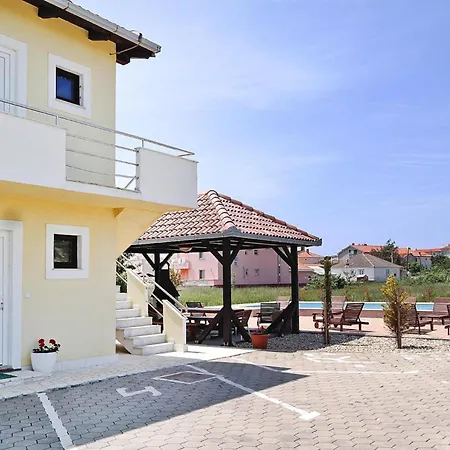 In Near Sandy Beach, Cleaning Included Privlaka (Zadar)