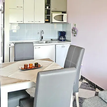 In Near Sandy Beach, Cleaning Included Apartman *